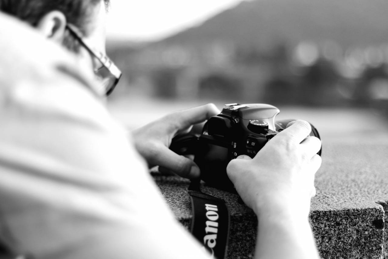   hand  man  camera  photography  photographer  — free black and white photo