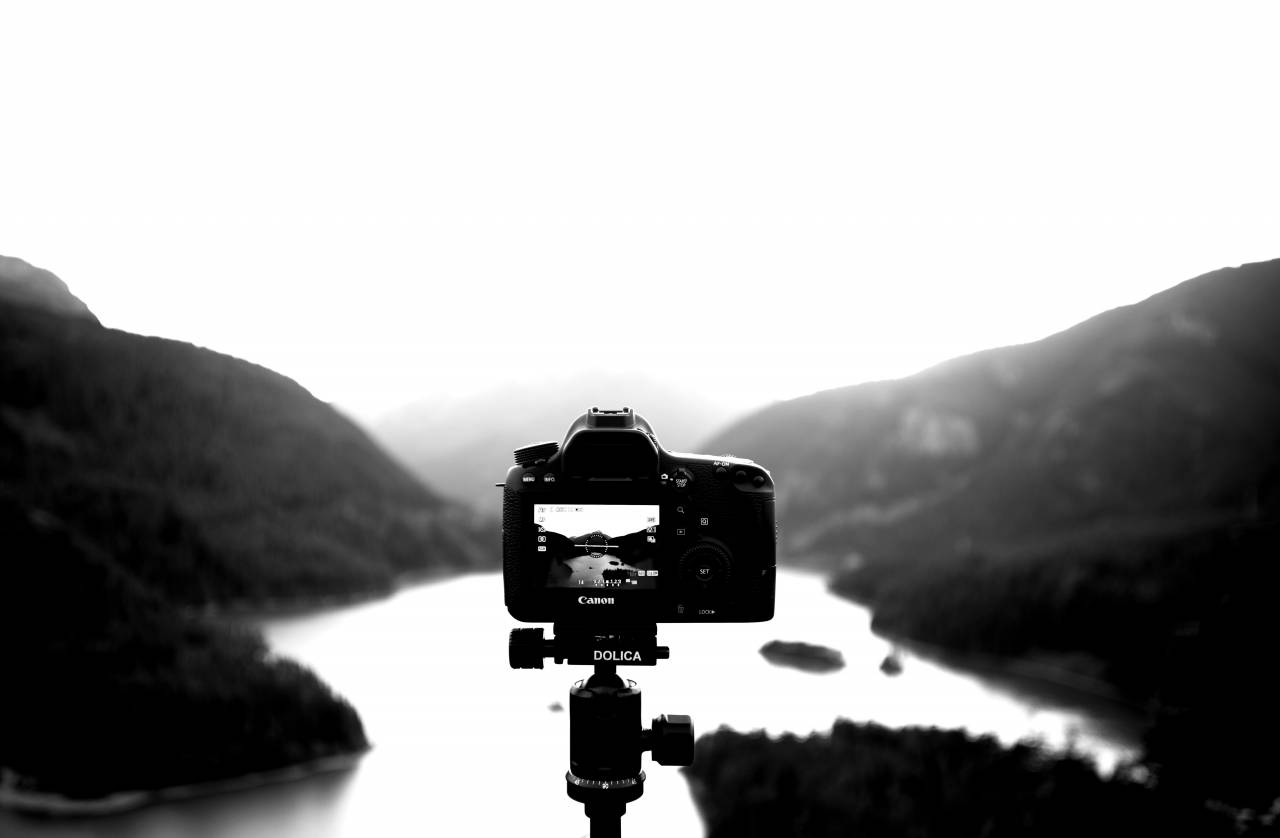   landscape  black and white  lake  dslr  — free black and white photo