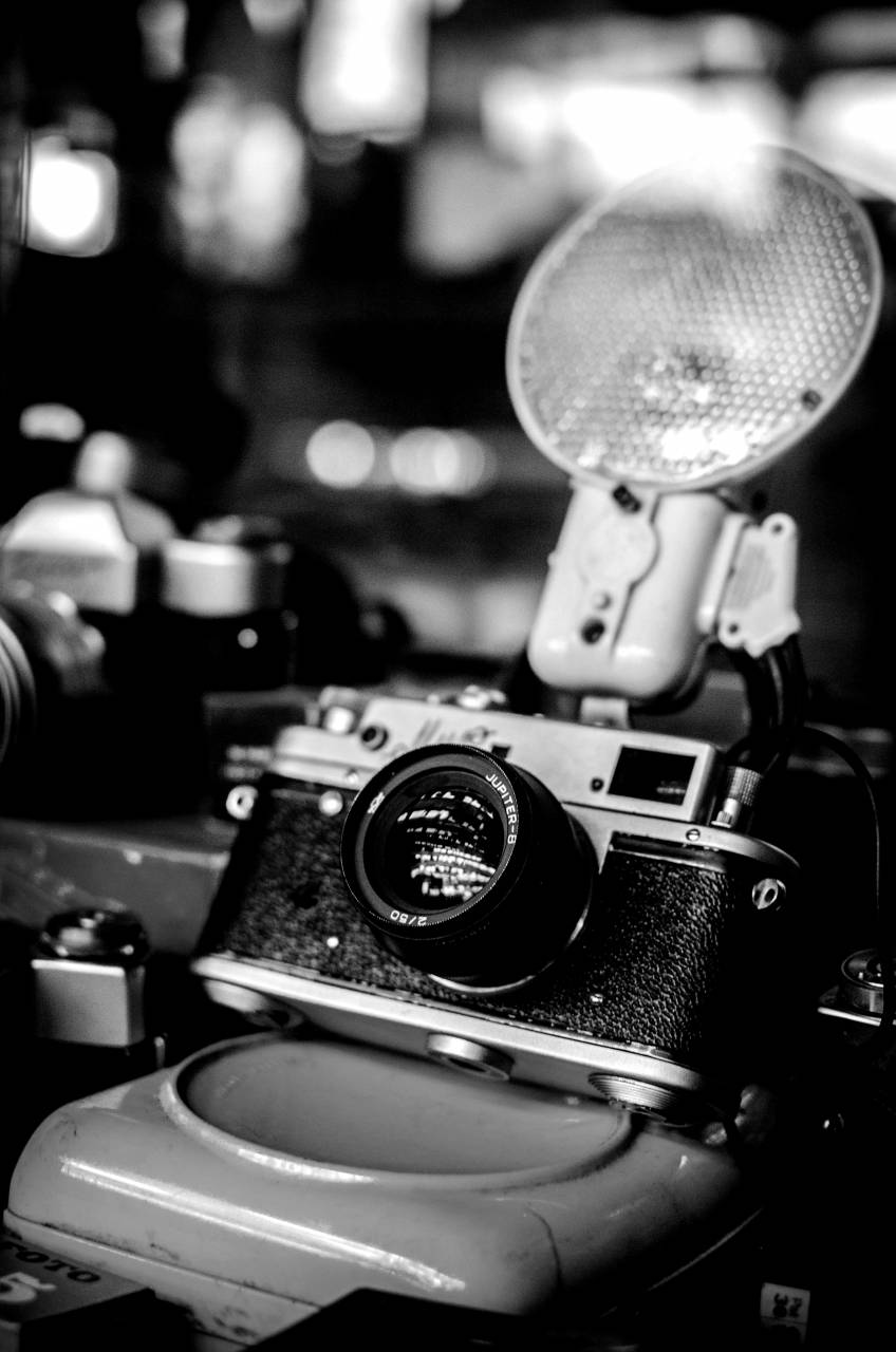   light  bokeh  photography  vintage  retro  — free black and white photo