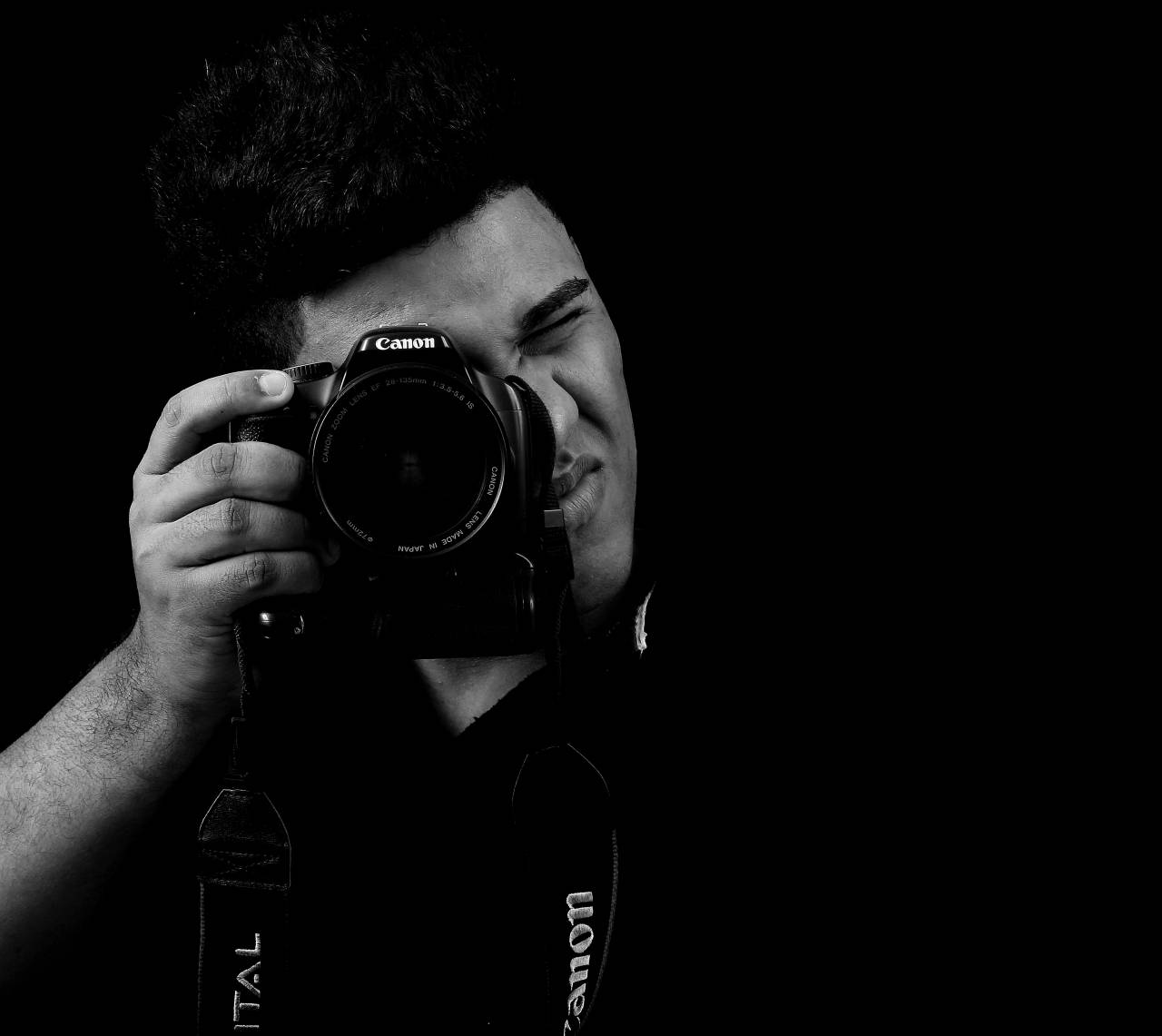  notebook  photographer  purple  photo  dslr  — free black and white photo