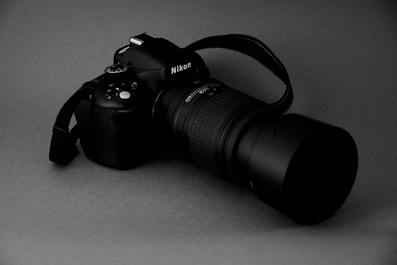   photography  nikon  black  reflex camera  — free black and white photo