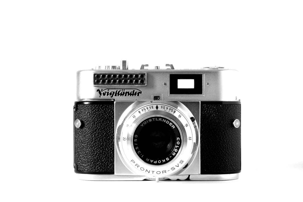   photography  vintage  film camera  nostalgia  — free black and white photo