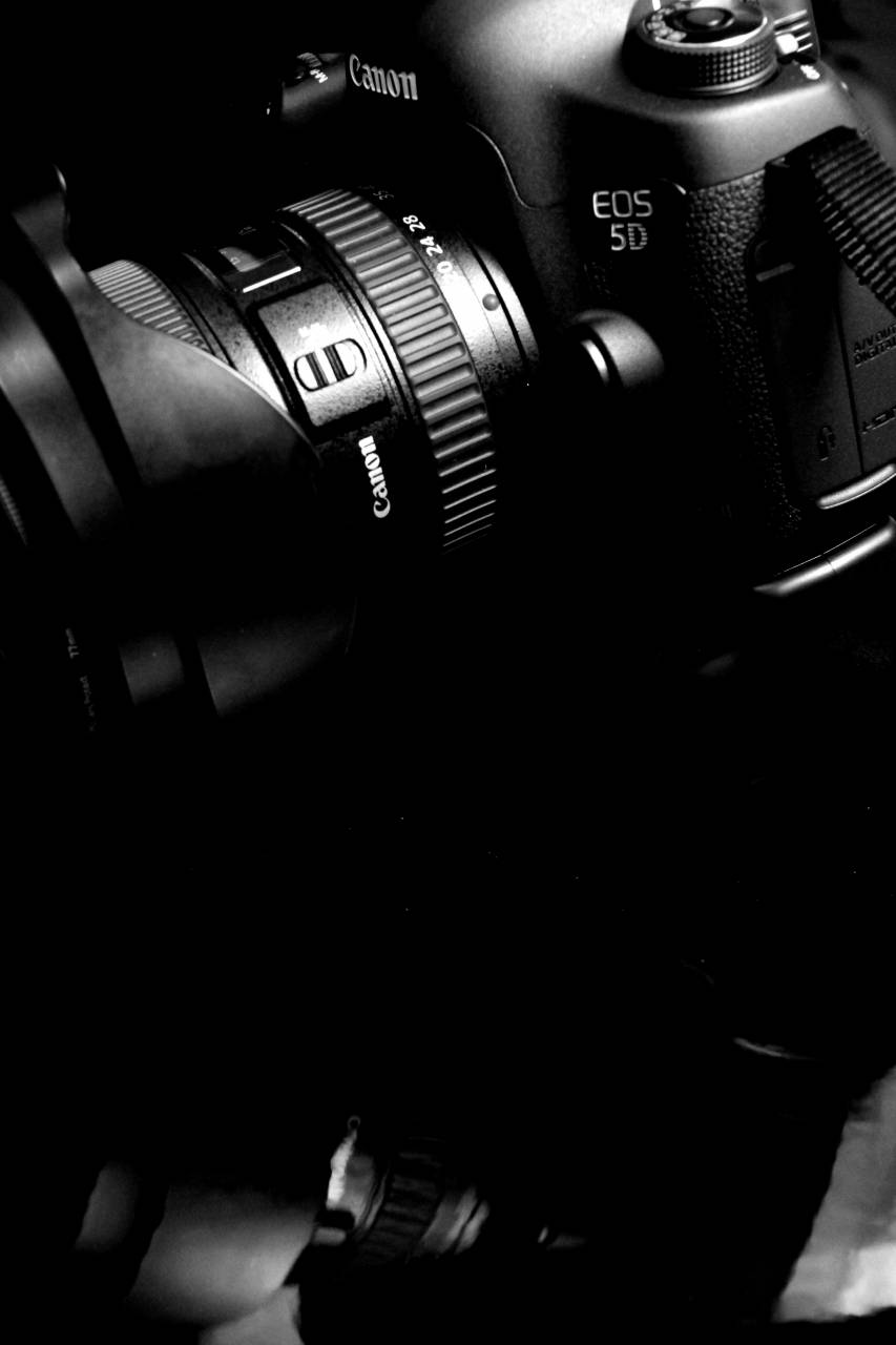   wheel  vehicle  canon  black  reflex camera  — free black and white photo