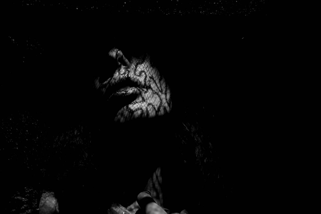 nose lips head planet attractive pretty portrait face noir  blanc jolie attrayant visage fille tete gens levres planete nez — free black and white photo