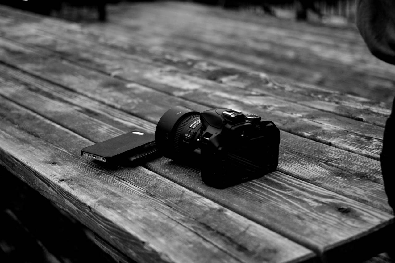 Dslr Camera Mobile Wood Table Free Stock Photo - NegativeSpace — free black and white photo