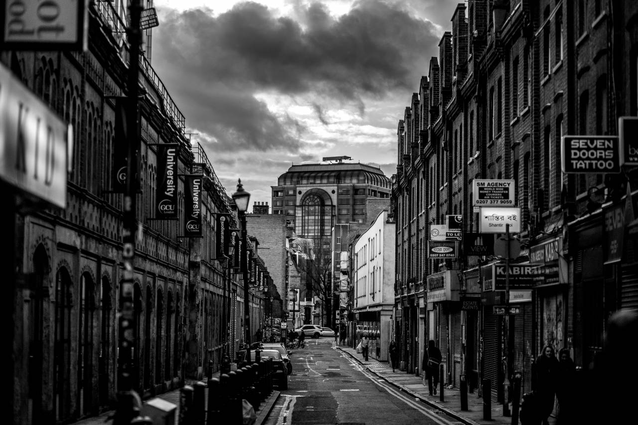 London Street in Black & White Free Stock Photo  — free black and white photo