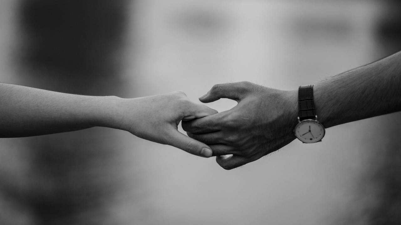 Man Woman Holding Hands Free Stock Photo - NegativeSpace — free black and white photo
