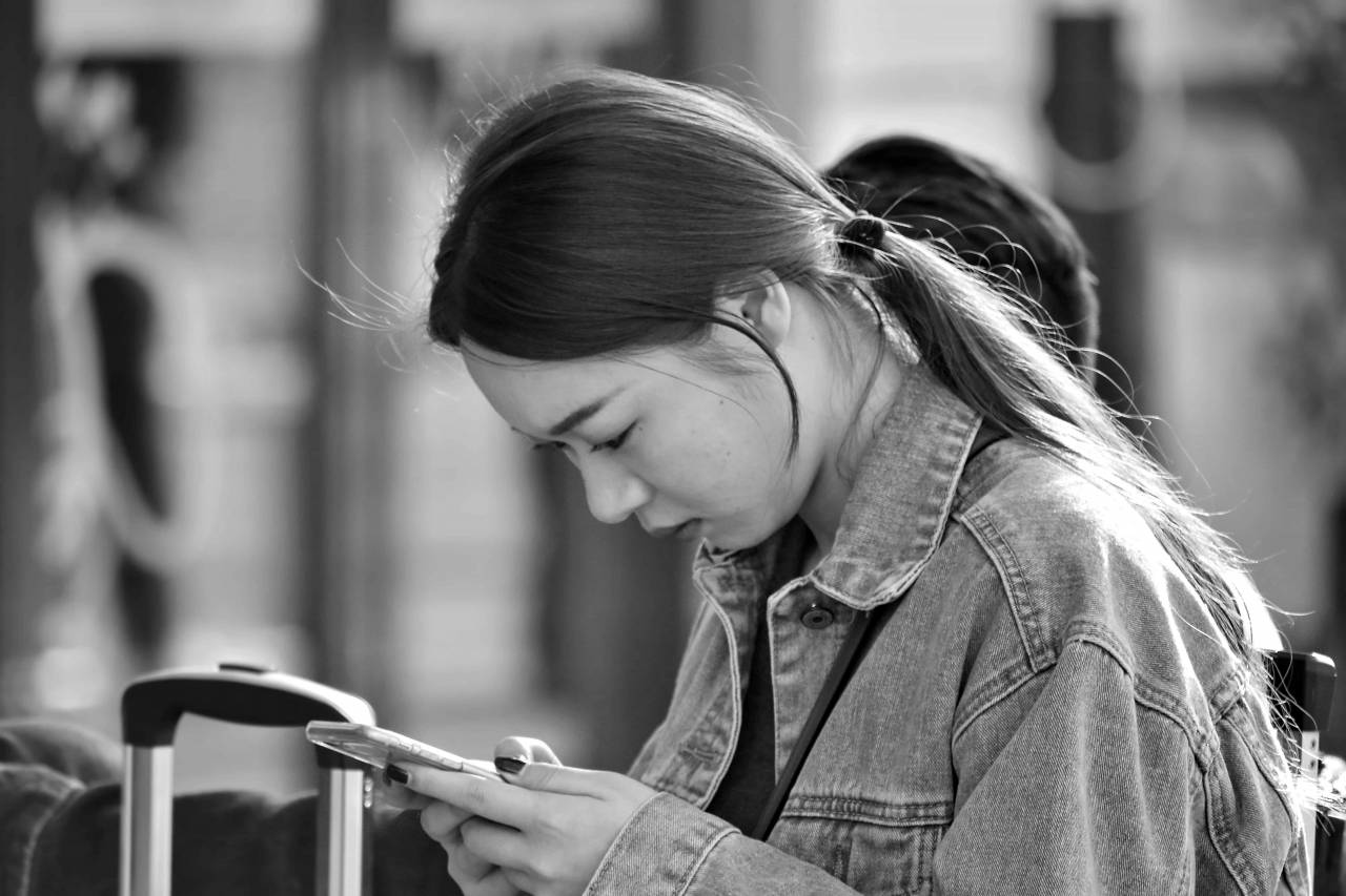asian side woman phone portrait pretty lipstick gorgeous street mobile  — free black and white photo