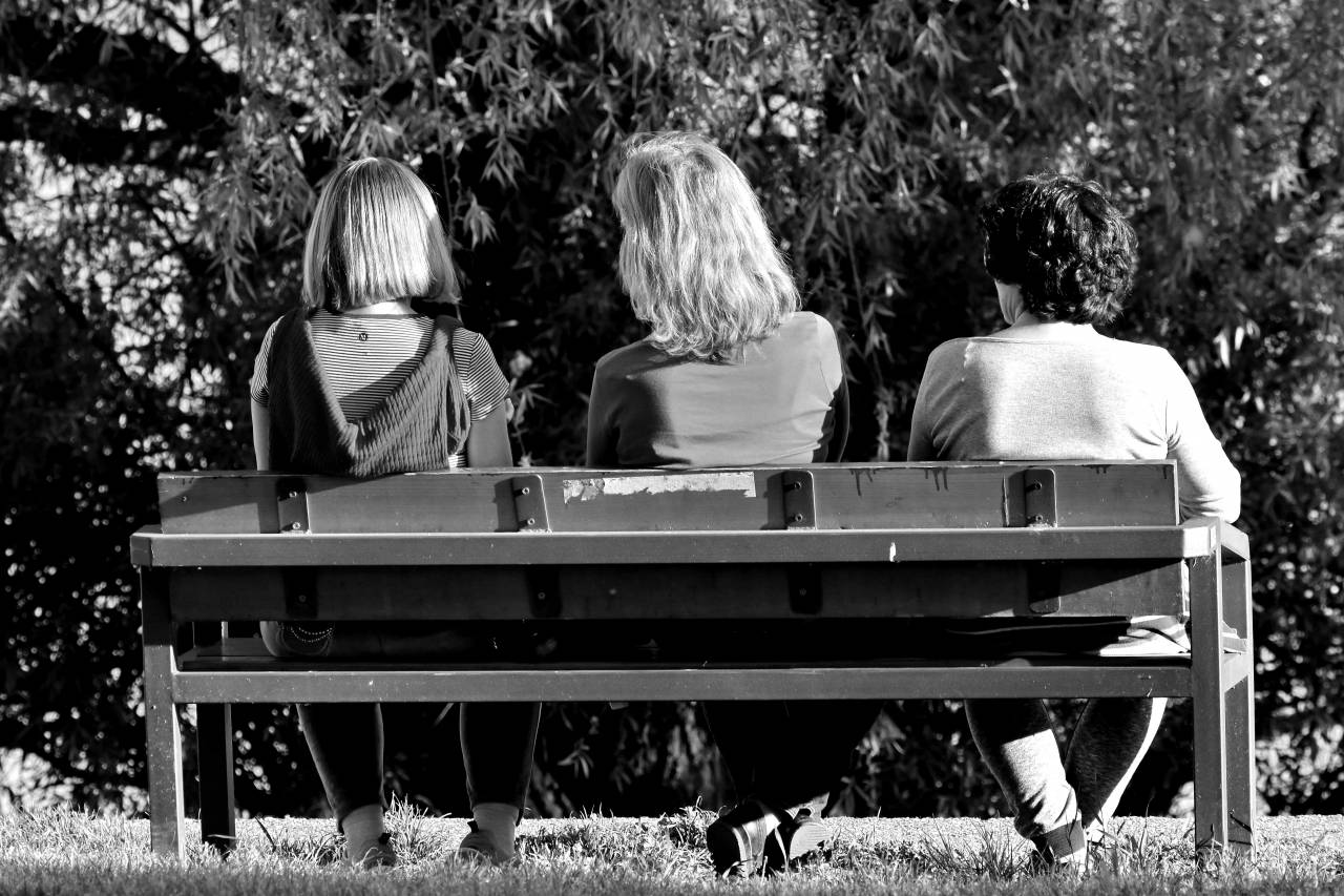 friends three bench park together friendship relaxation seat — free black and white photo