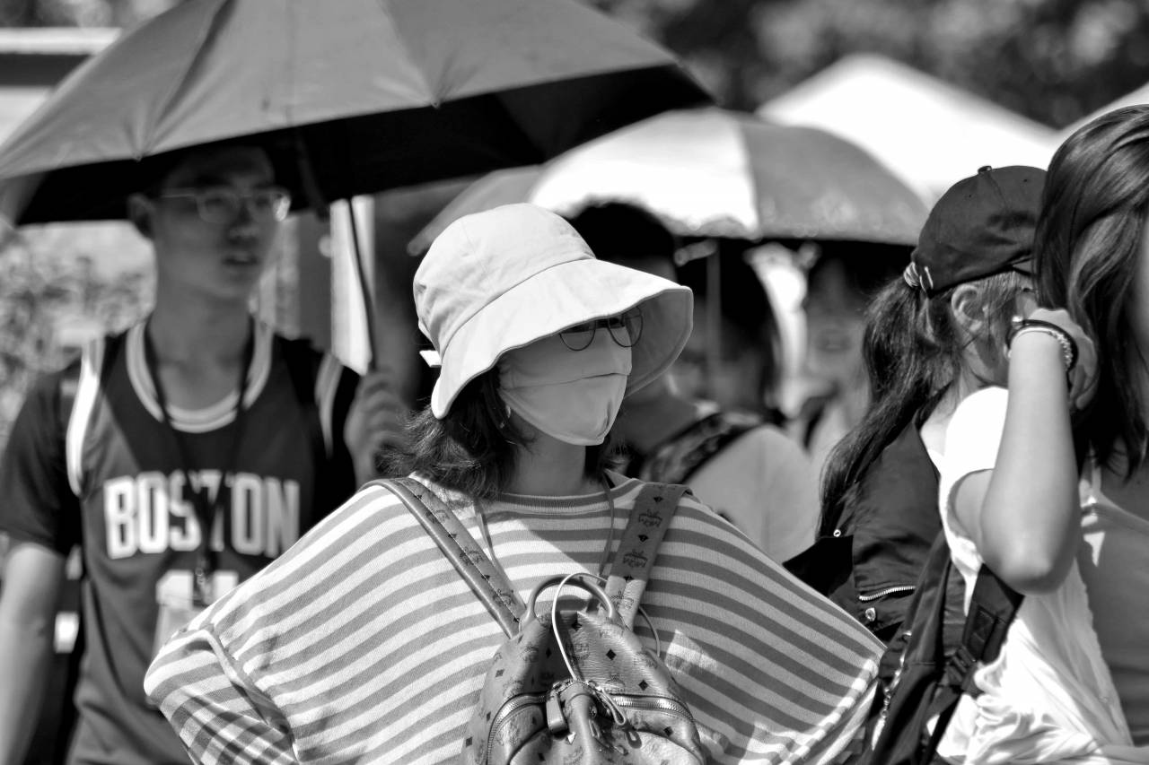 mask face crowd covid coronavirus chinese pandemic street woman protection — free black and white photo