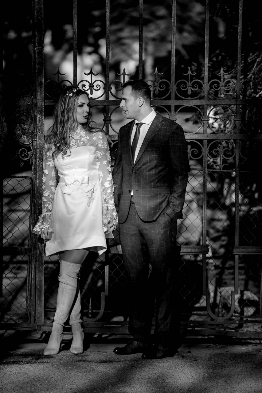 portrait woman glamour couple suit  verticale vestito uomo moda — free black and white photo