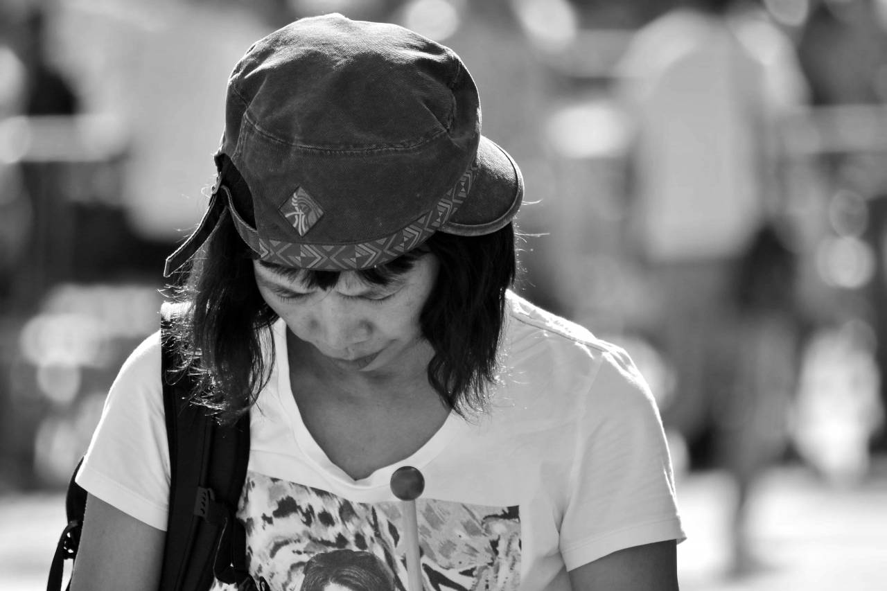 urban crowd hat area street woman parade festival portrait kb — free black and white photo