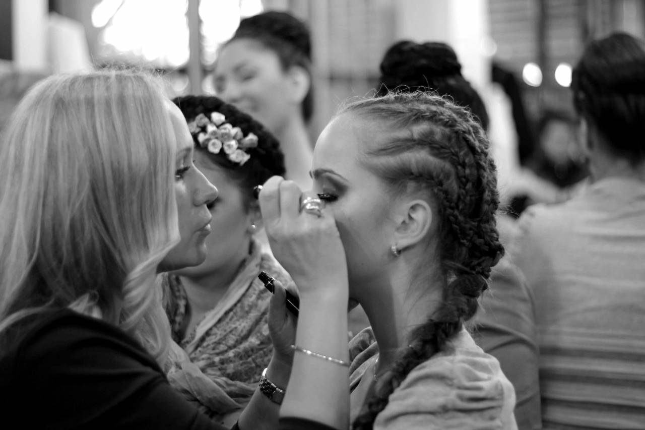 eyelashes hairstyle makeup side indoors gorgeous woman  — free black and white photo