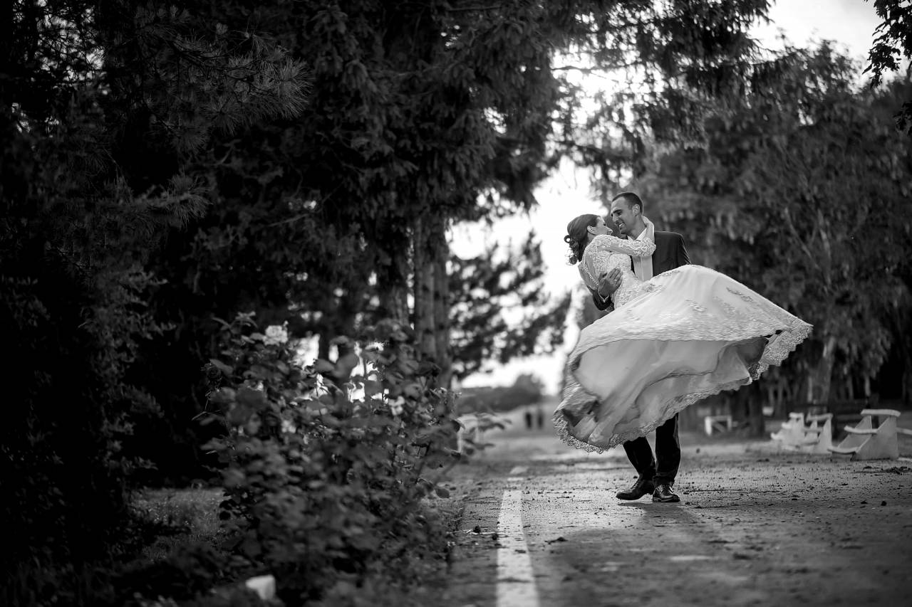 pretty dress woman groom bride married wedding outdoors flower — free black and white photo