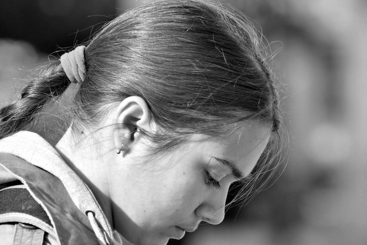 side profile pretty hair portrait teenager gorgeous hairstyle  woman street — free black and white photo