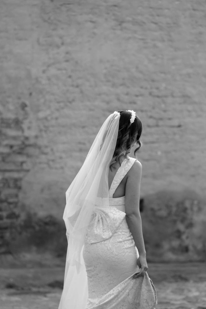veil wedding bride gorgeous dress glamour silk street hairstyle  — free black and white photo