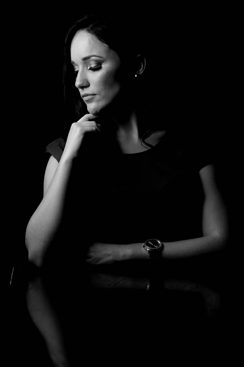 woman glamour portrait attractive lady dark  — free black and white photo