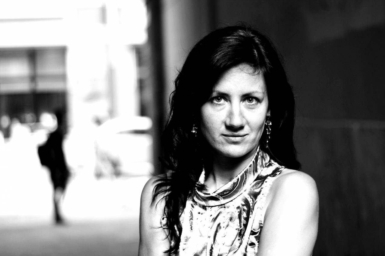   person  girl  woman  city  model  fashion  — free black and white photo