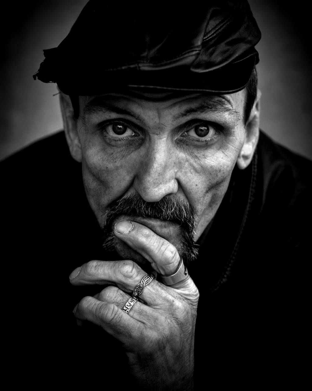   work  man  person  black and white  people  — free black and white photo