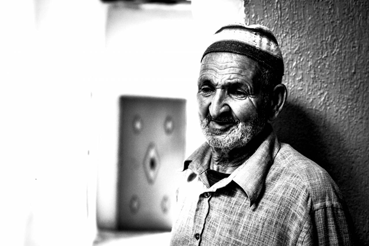   man  person  black and white  people  male  — free black and white photo
