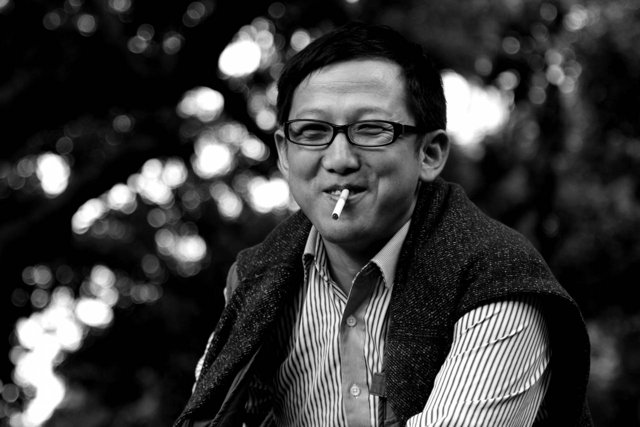   man  person  people  smoke  cigarette  laugh  — free black and white photo