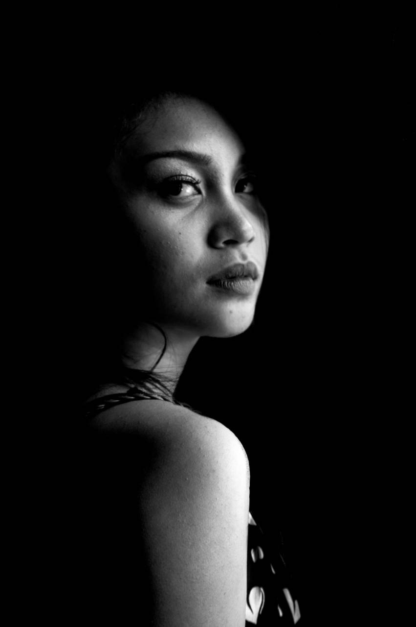   person  black and white  people  girl  woman  — free black and white photo