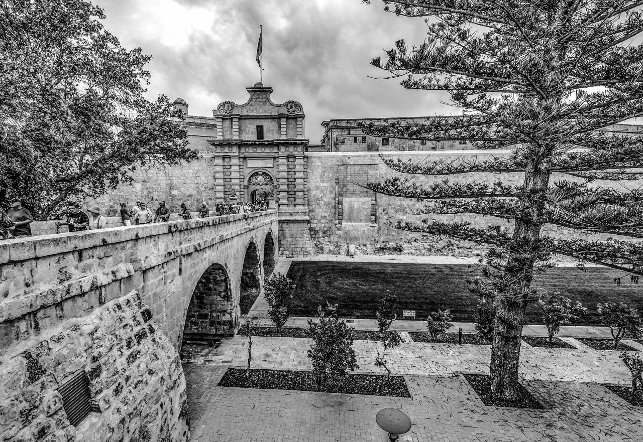   architecture  bridge  mansion  chateau  — free black and white photo