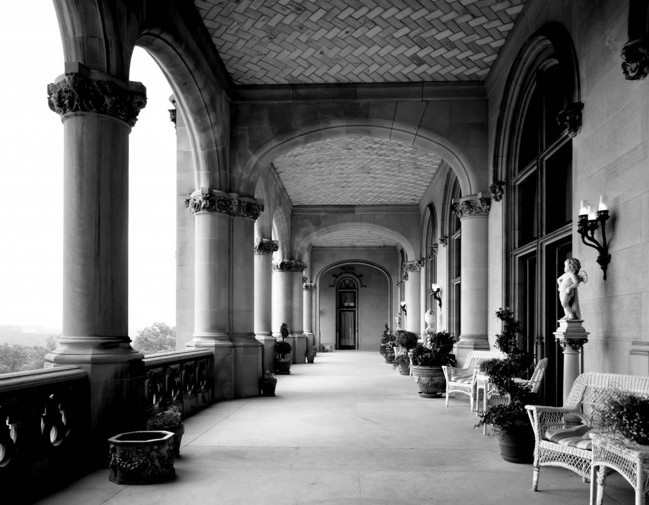   architecture  house  building  palace  home  — free black and white photo