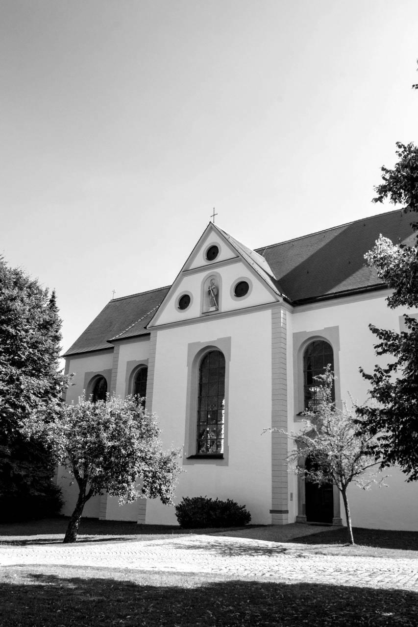   architecture  villa  mansion  house  — free black and white photo
