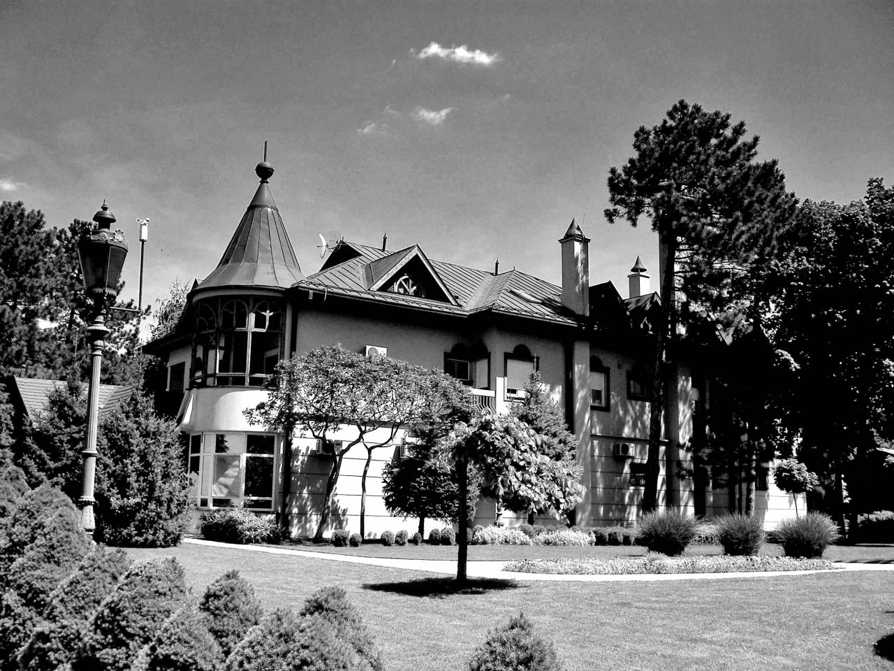   guest  villa  hotel  rest  resort  mansion  — free black and white photo