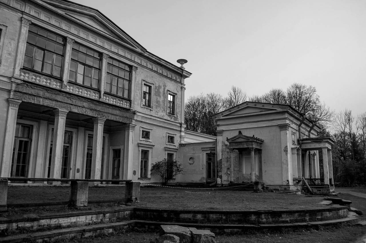   image  estate  building  mansion  property  — free black and white photo