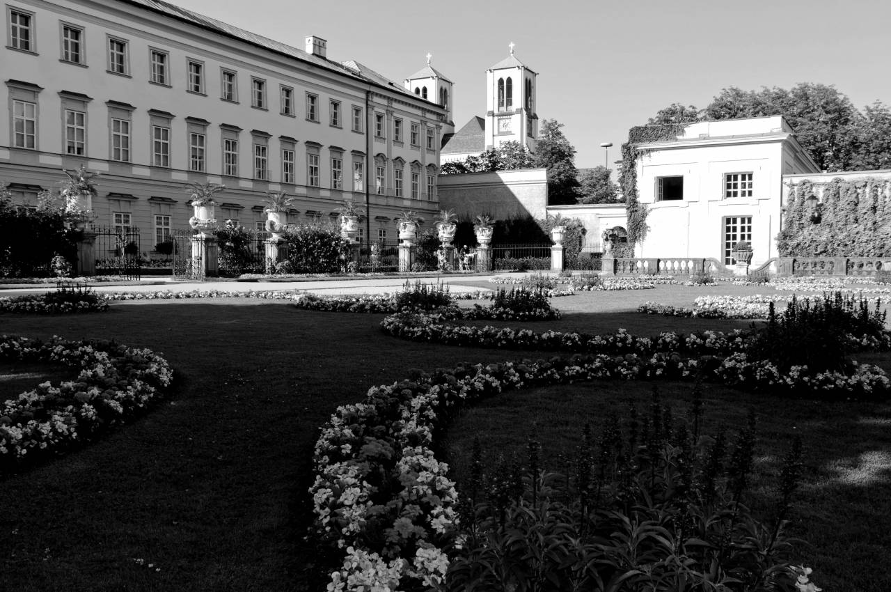   lawn  mansion  flower  chateau  palace  — free black and white photo