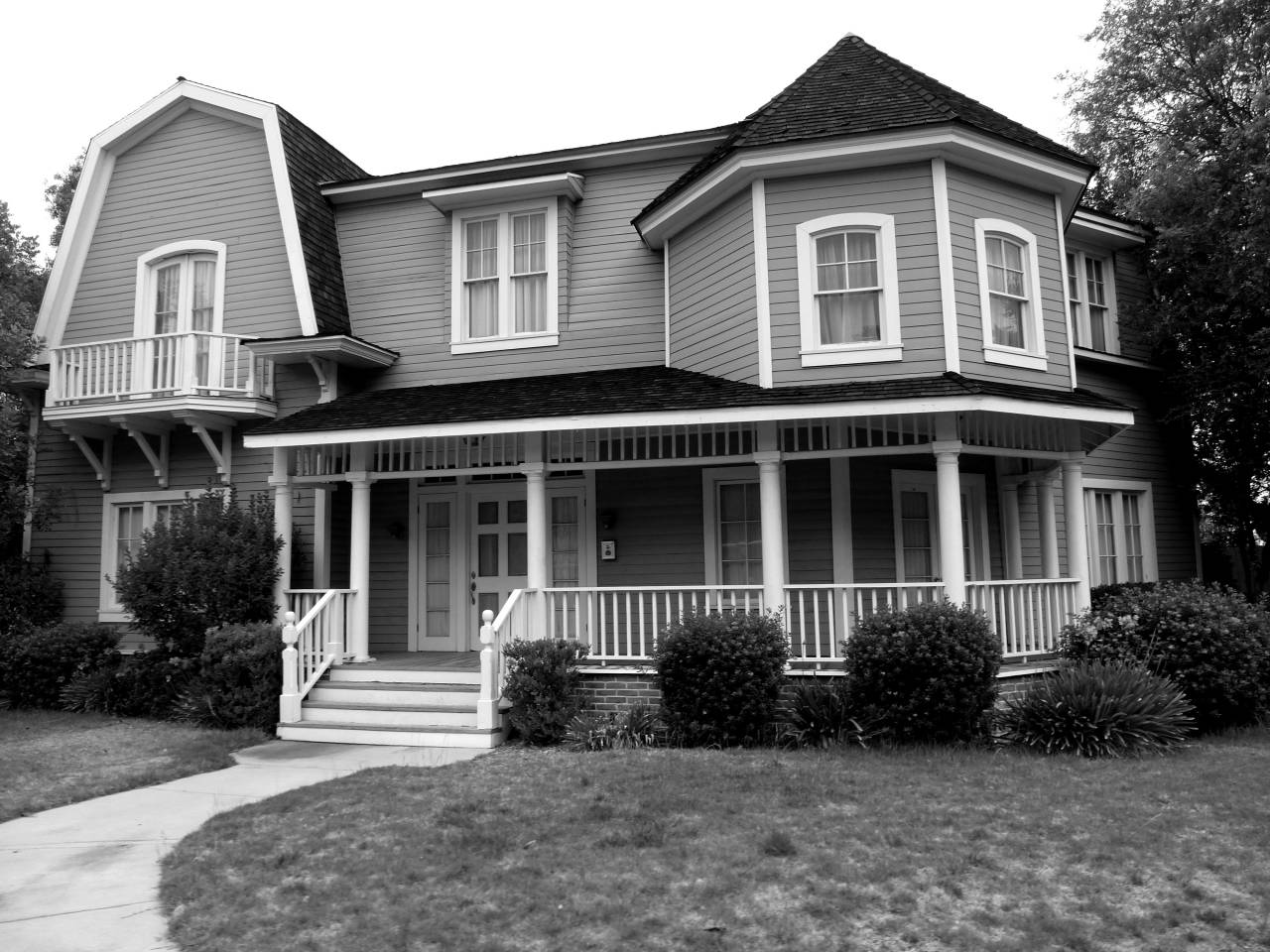   lawn  mansion  window  roof  home  porch  — free black and white photo