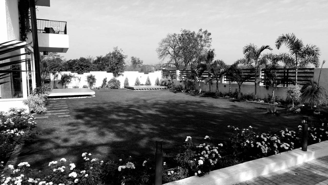   lawn  villa  mansion  home  swimming pool  — free black and white photo