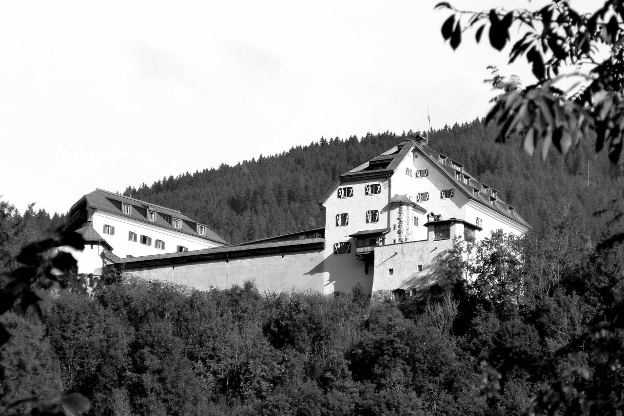   mansion  building  home  mountain range  — free black and white photo