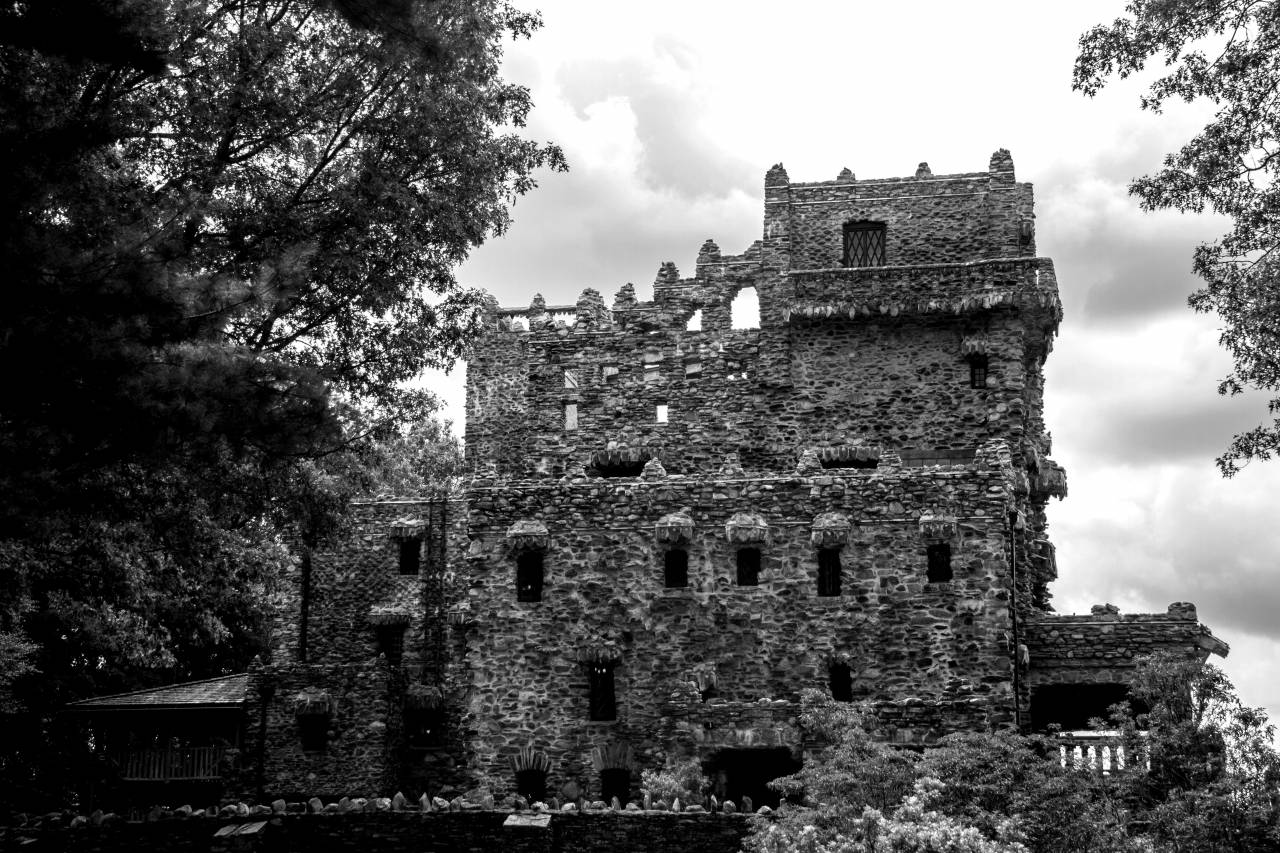   rock  architecture  mansion  hill  building  — free black and white photo