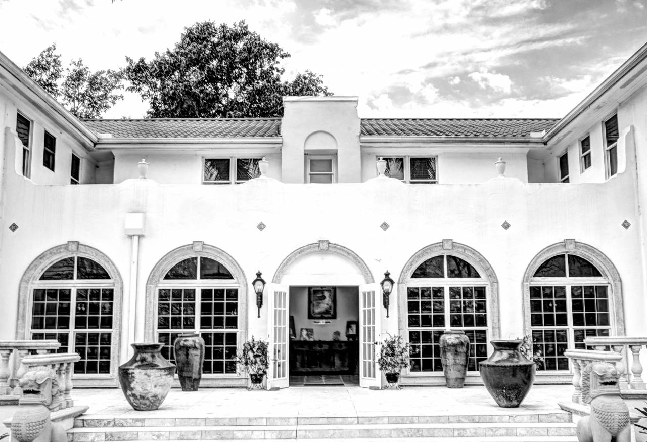   structure  villa  mansion  house  building  — free black and white photo
