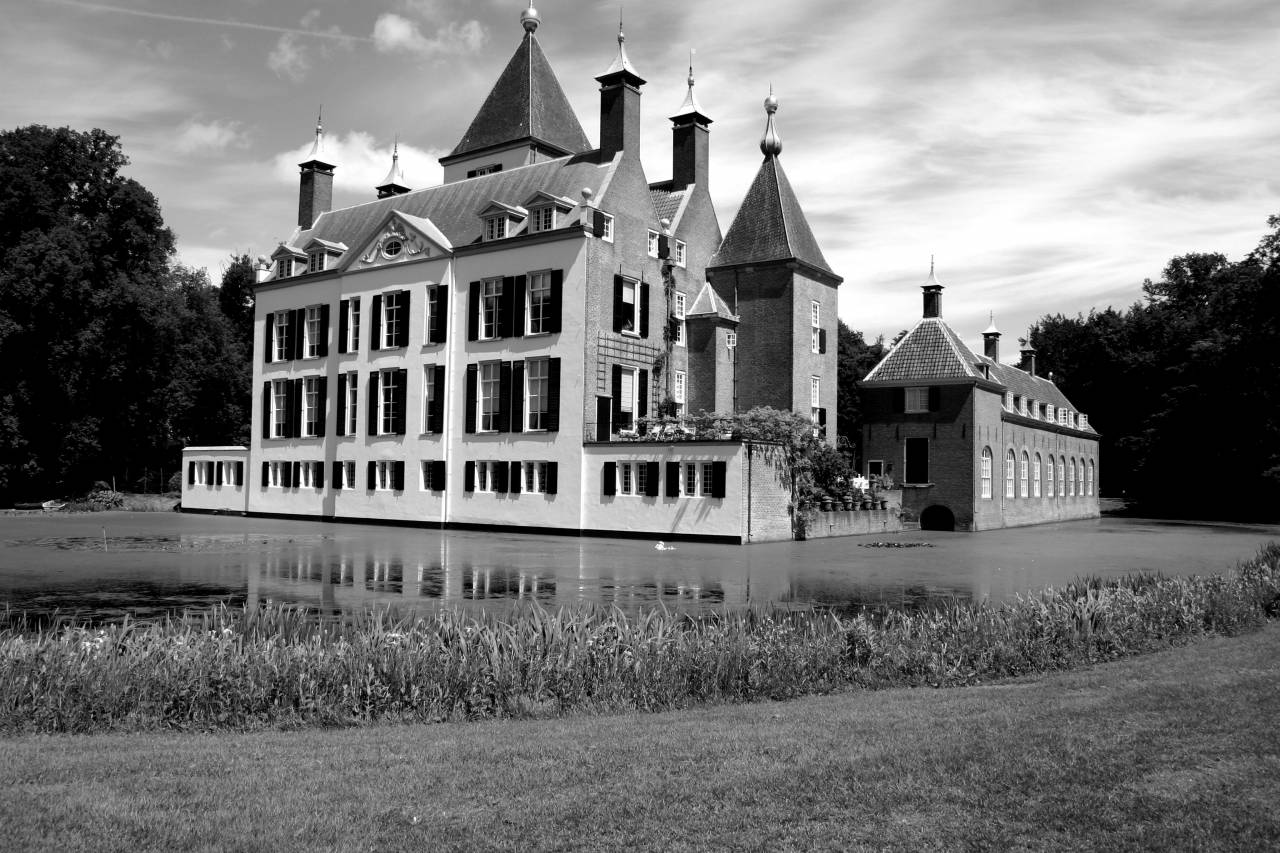   chateau  estate  building  stately home  — free black and white photo