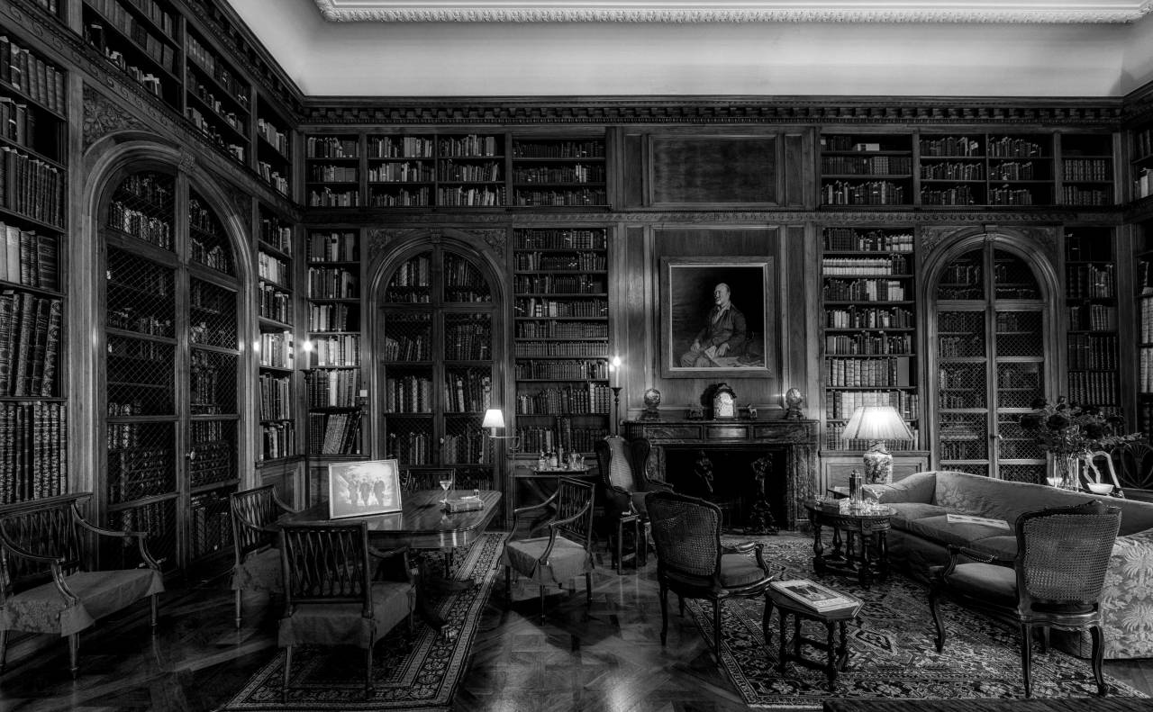   mansion  building  palace  home  property  — free black and white photo