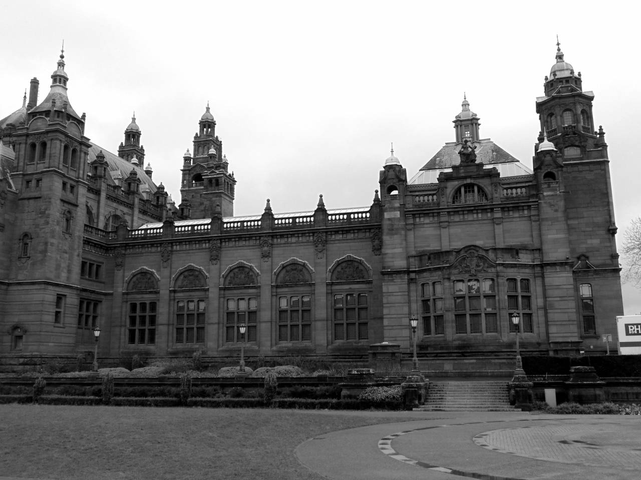   structure  sky  mansion  chateau  palace  — free black and white photo