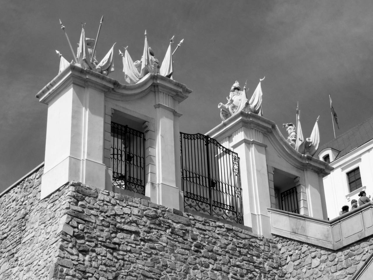   villa  mansion  house  building  castle  — free black and white photo