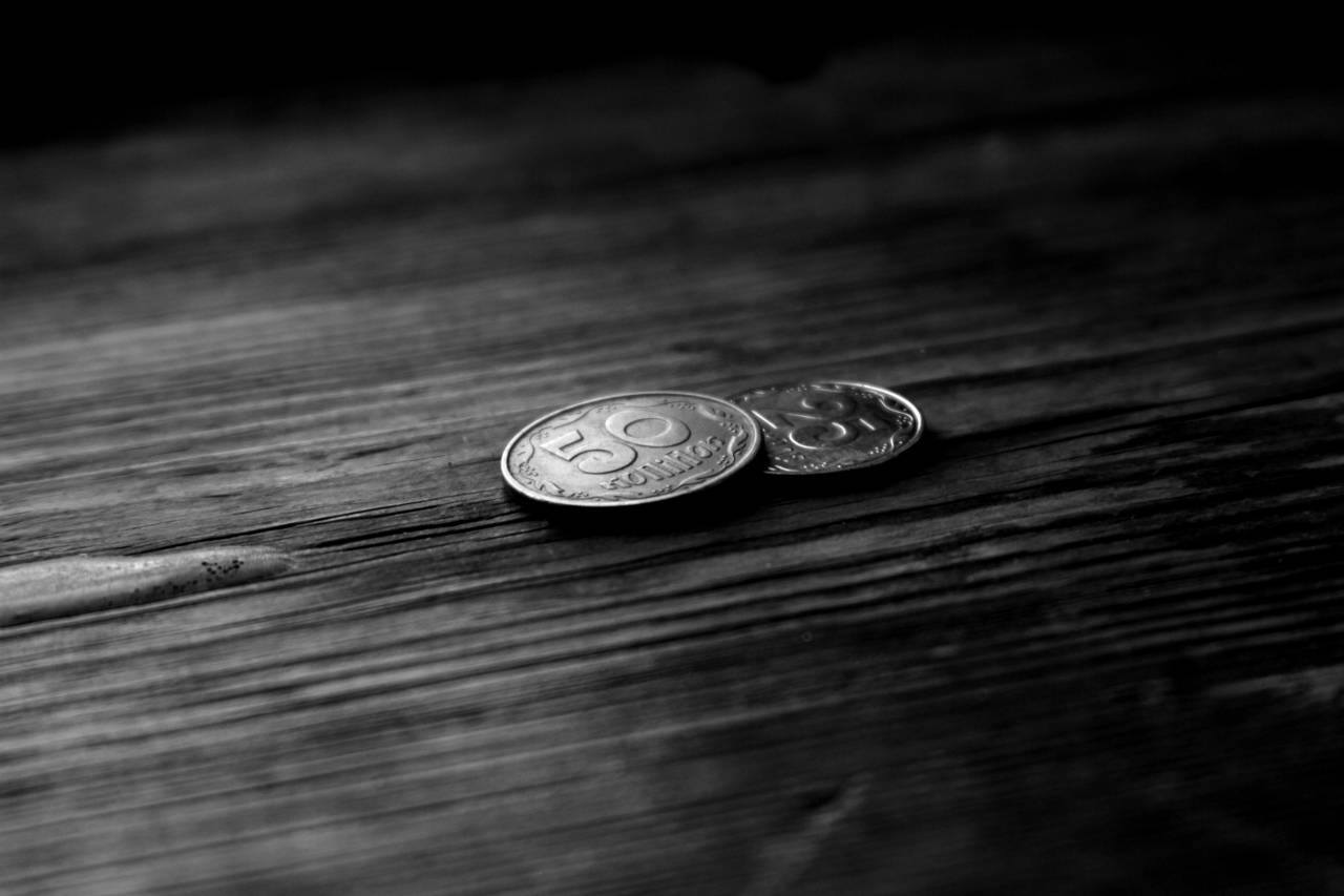   bokeh  wood  atmosphere  metal  money  brown  — free black and white photo