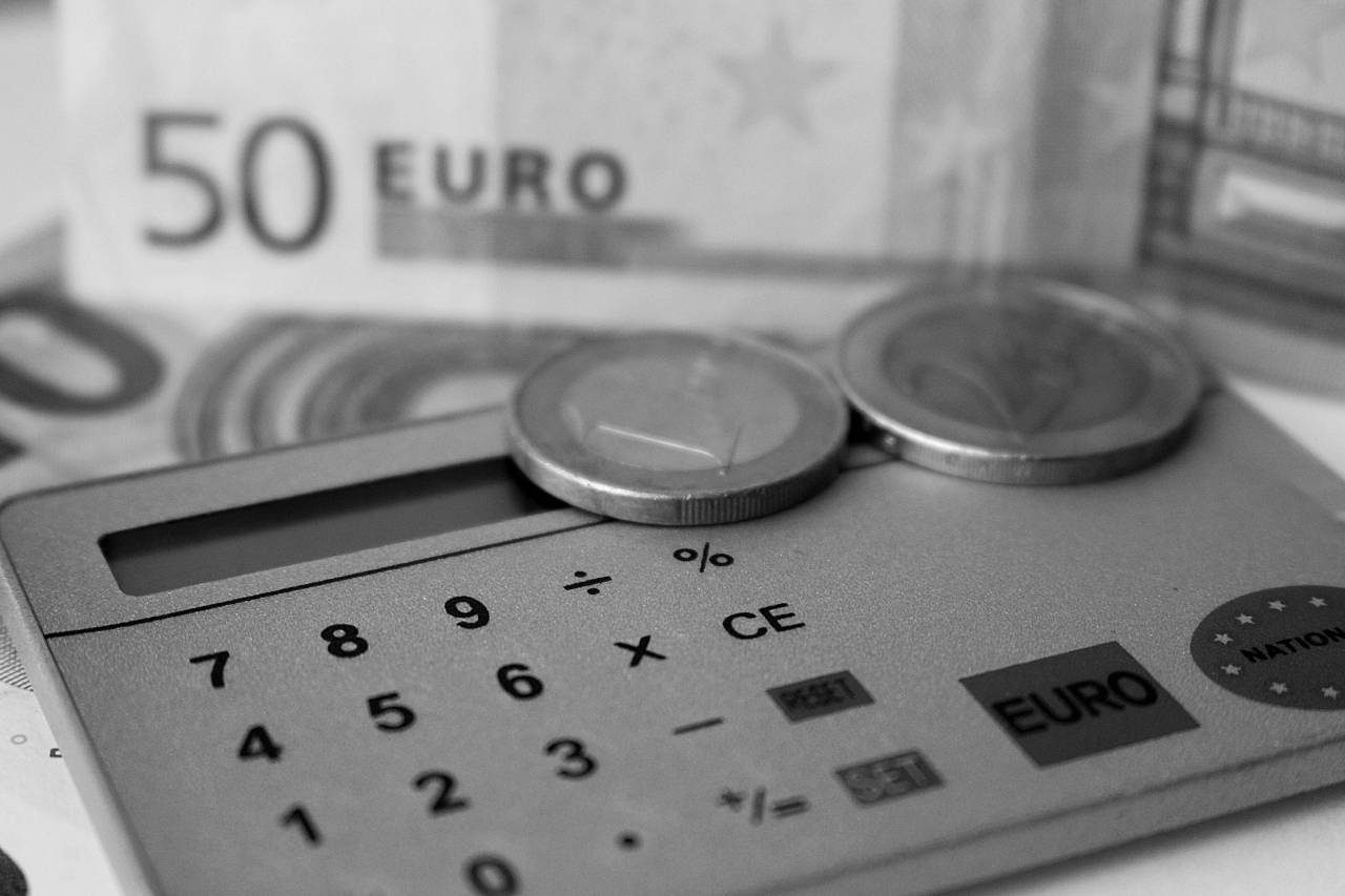   hand  money  product  cash  eye  euro  — free black and white photo