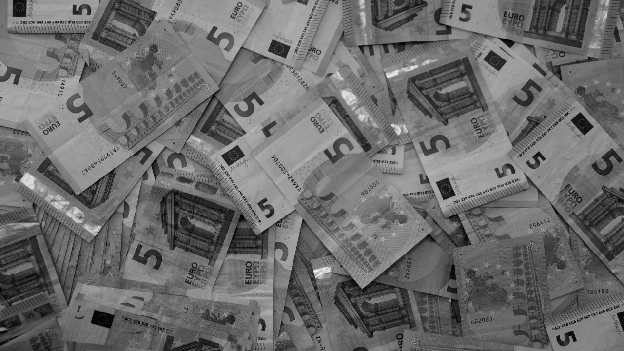   money  paper  cash  bank  currency  euro  — free black and white photo