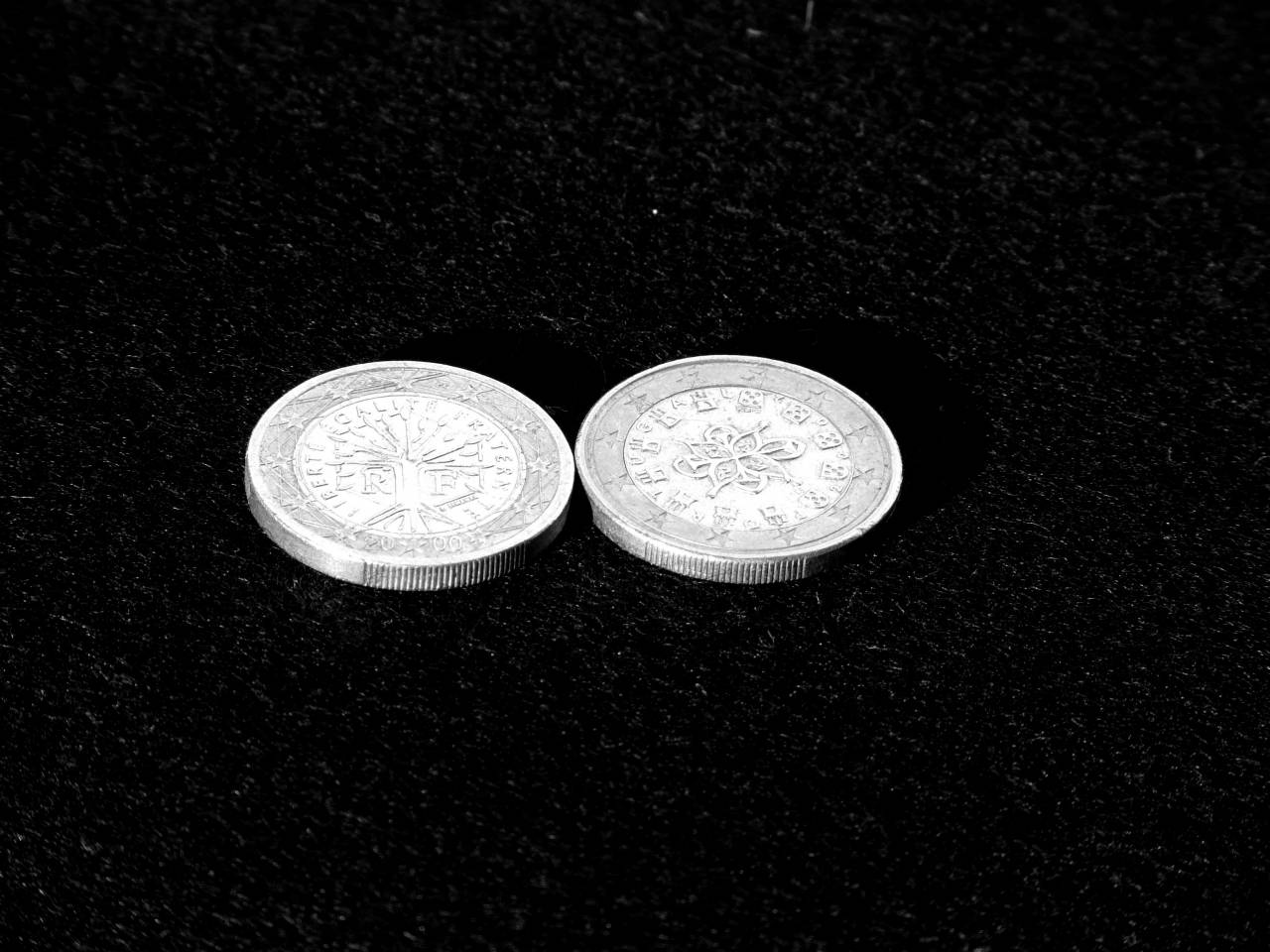   shine  metal  money  material  circle  — free black and white photo