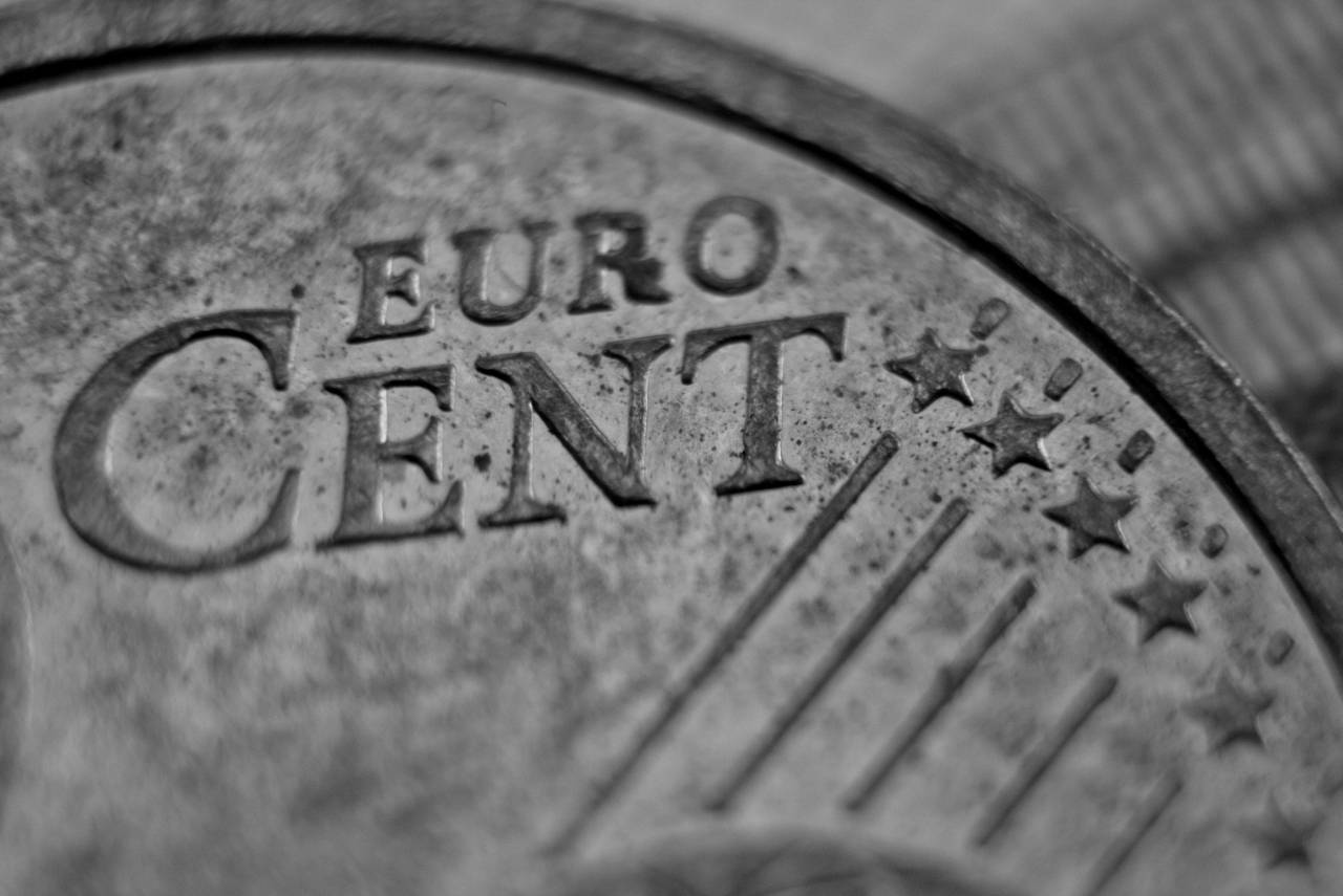   wood  metal  money  material  close up  — free black and white photo