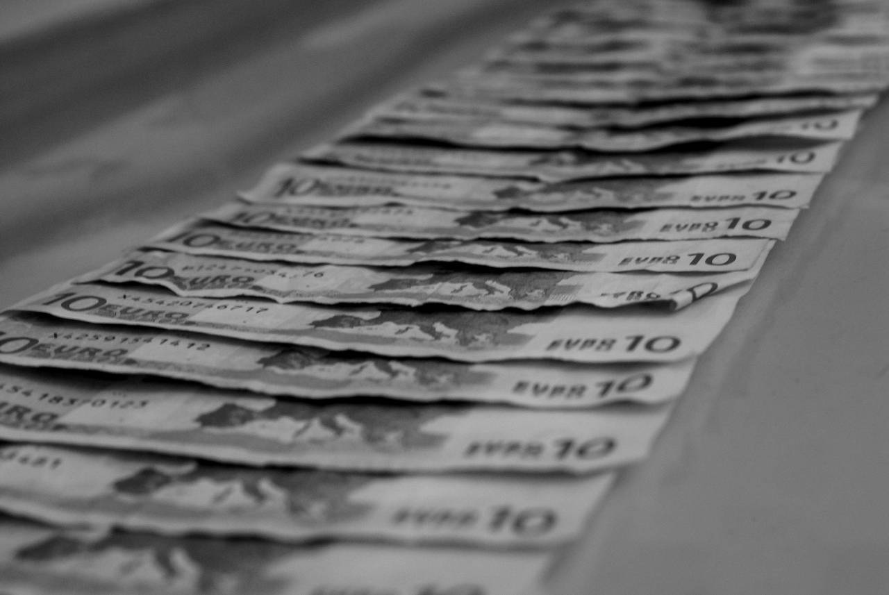   writing  hand  wood  pattern  color  money  — free black and white photo