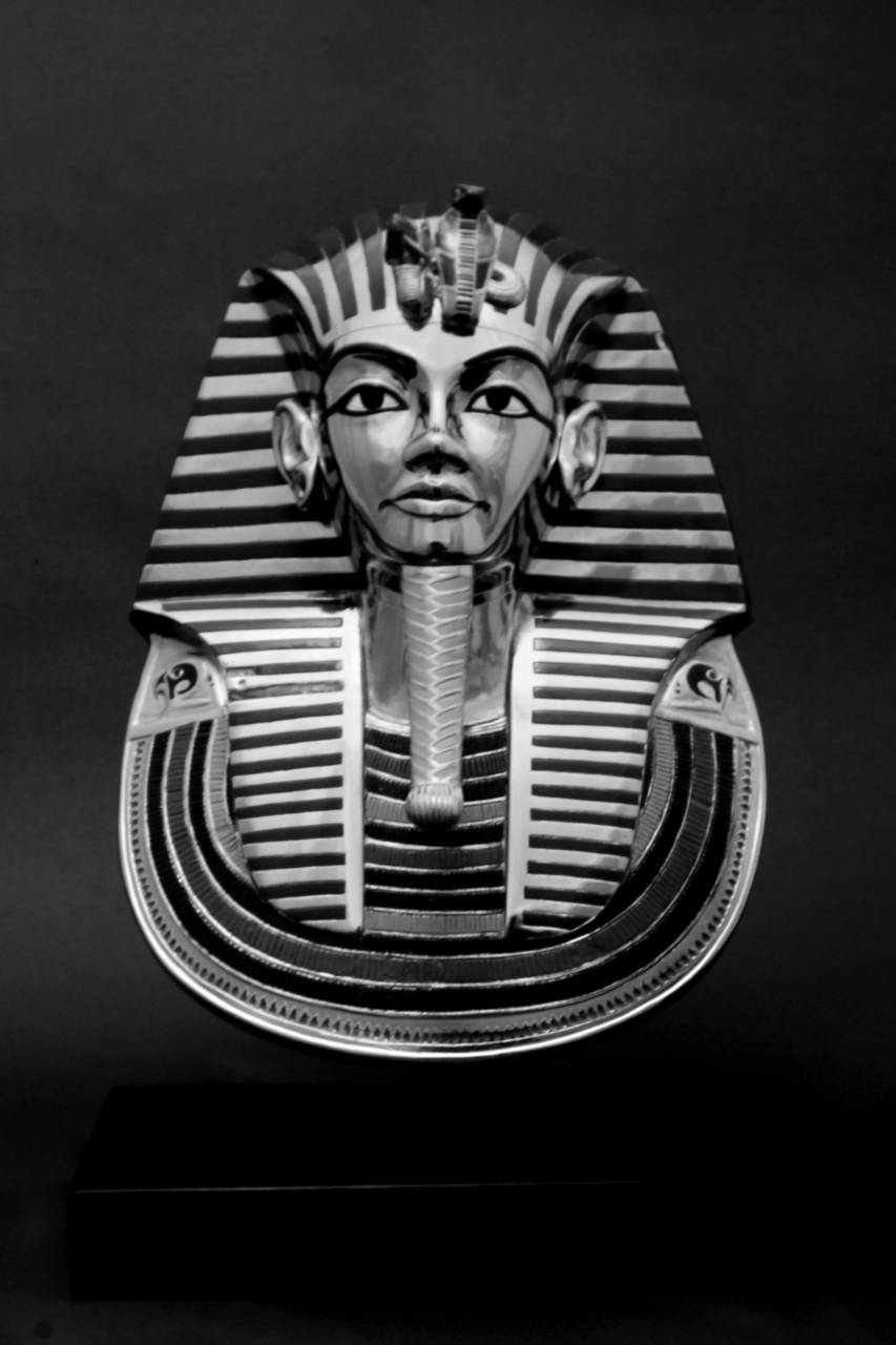   antique  monument  statue  ruler  yellow  — free black and white photo