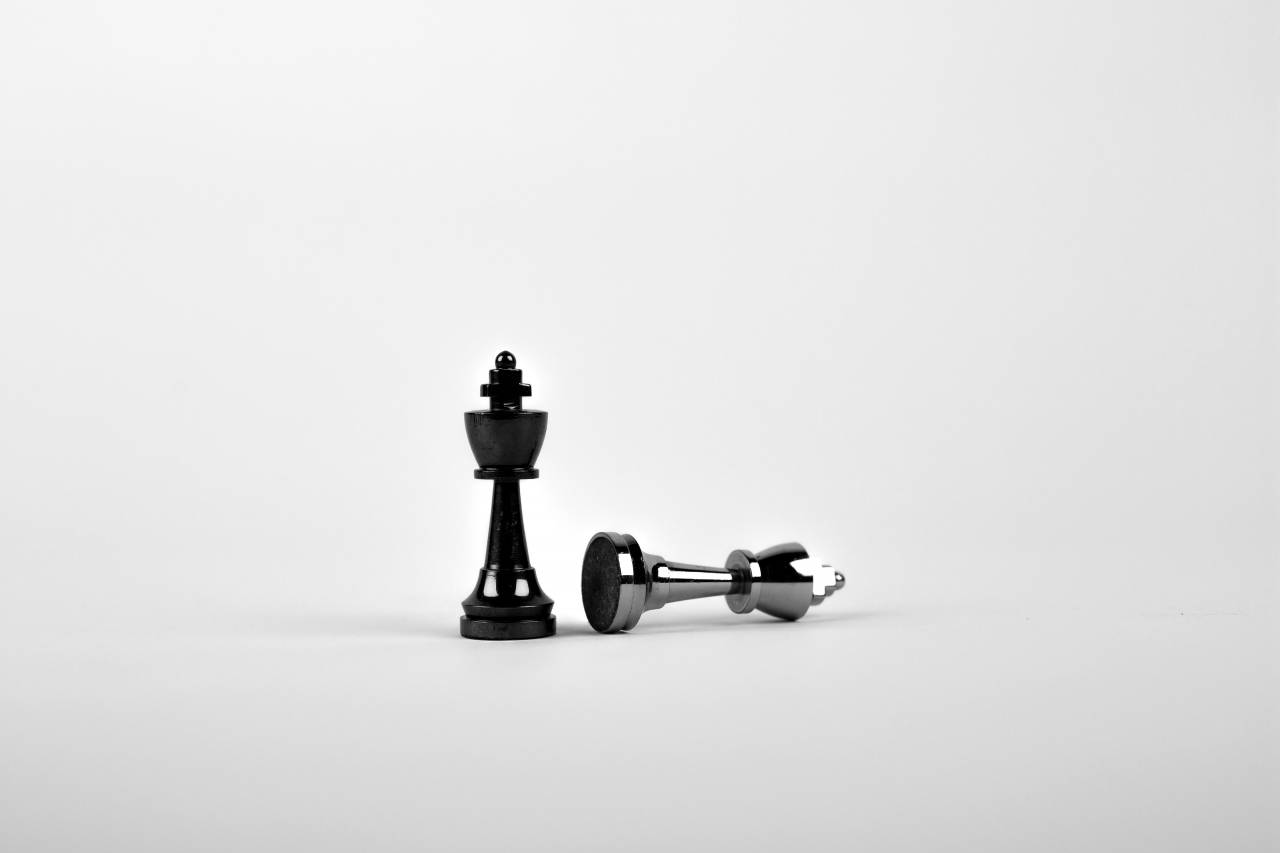   chess  king  white background  victory  — free black and white photo
