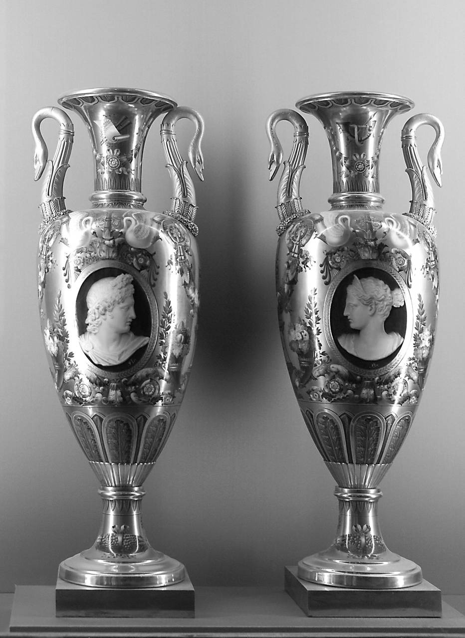   city  paris  monument  france  vase  — free black and white photo